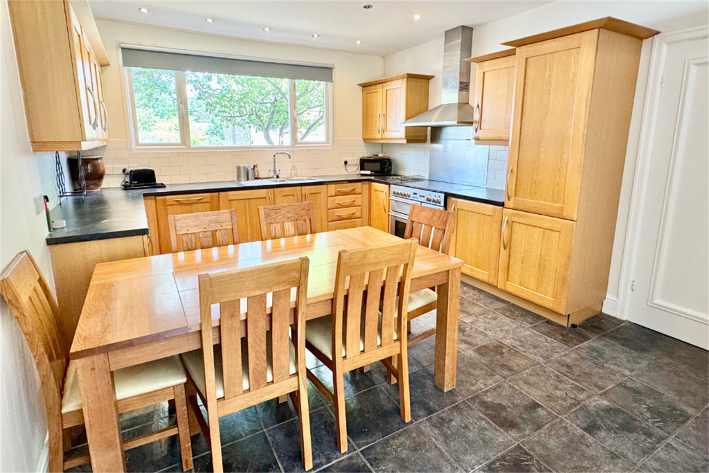 Property photo 3 of 44 Kitchen/Breakfast