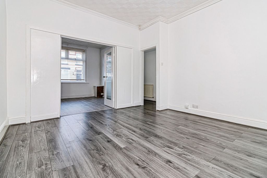 Property photo 3 of 9 Photo