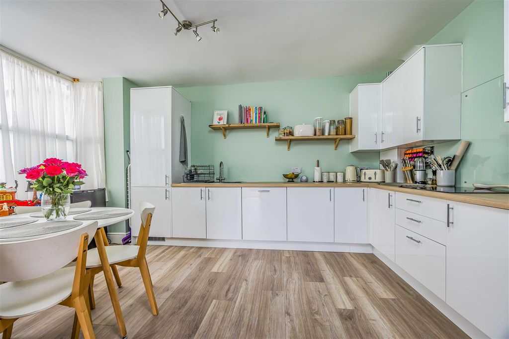 Property photo 3 of 16 23D Stubbington Avenue, Copnor-Small-Porticomarket
