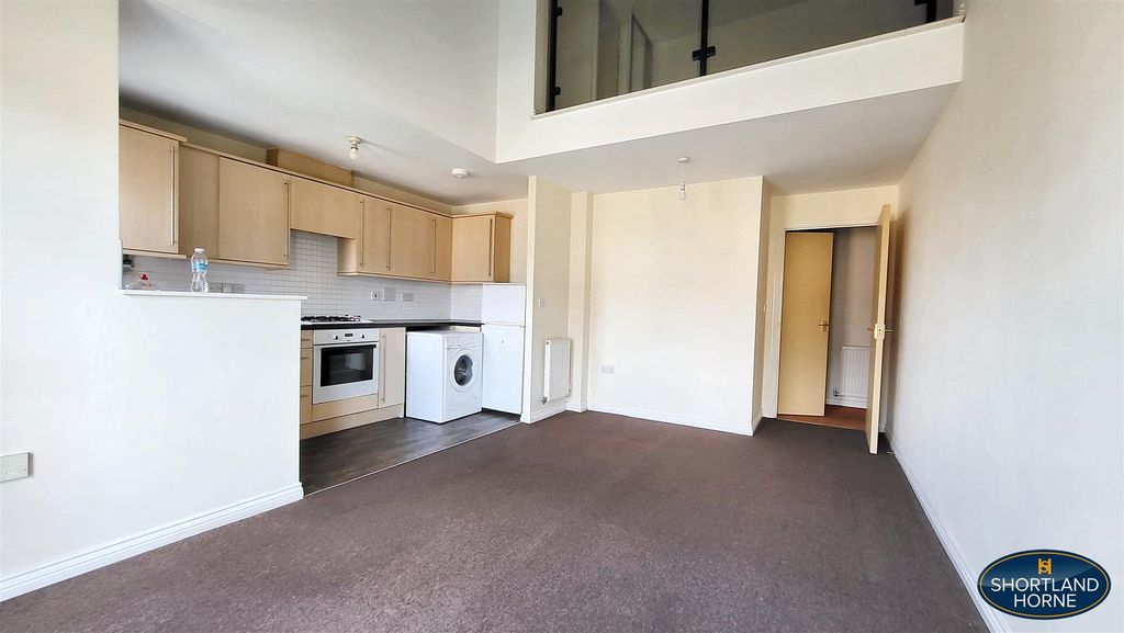 Property photo 2 of 10 Loumge/Kitchen
