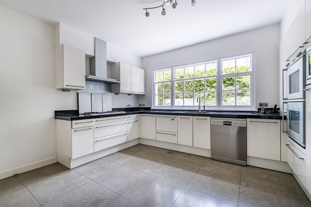 Property photo 2 of 18 Kitchen