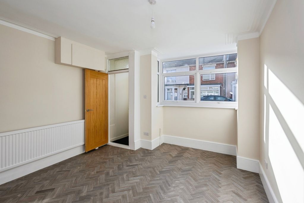 Property photo 3 of 23 Pbox-Img.Jpg