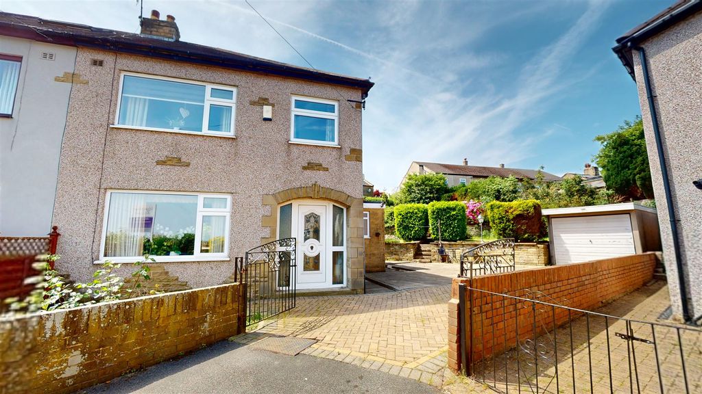 Property photo 1 of 17 External