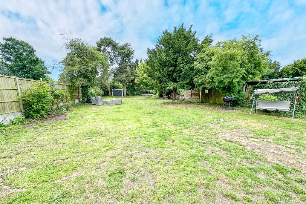 Property photo 2 of 13 Garden