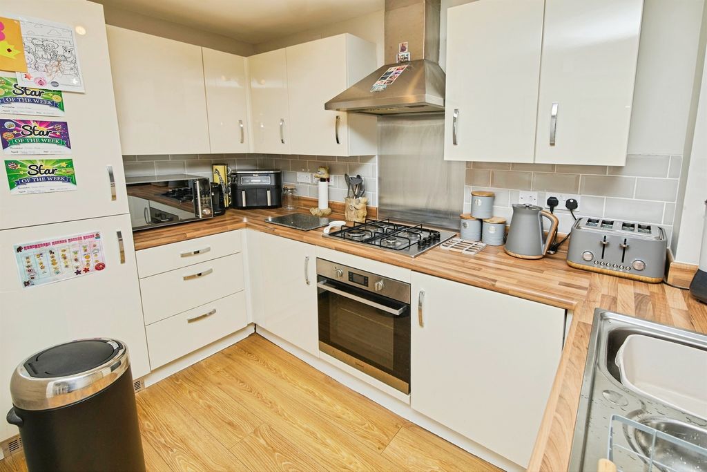 Property photo 2 of 13