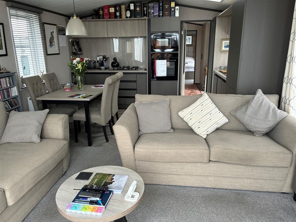 Property photo 2 of 13 Lounge 3.Jpg