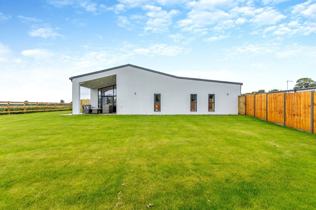 Property photo 2 of 20 Ridlington Barns