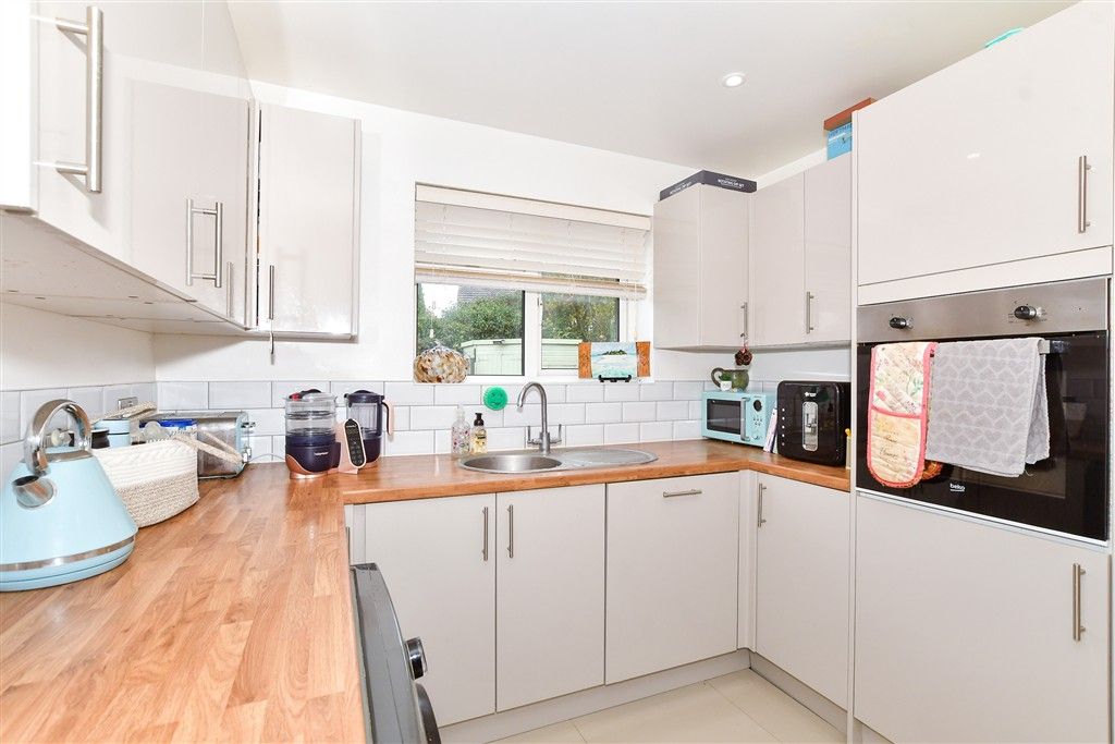 Property photo 3 of 9 Kitchen