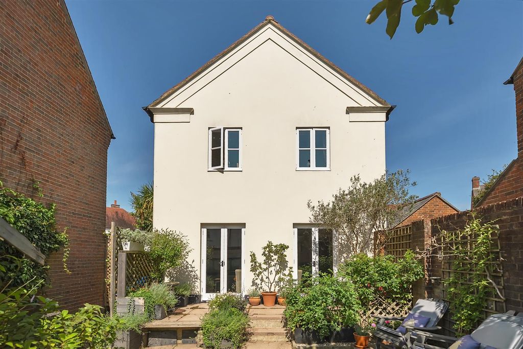 Property photo 1 of 30 Barlake Court