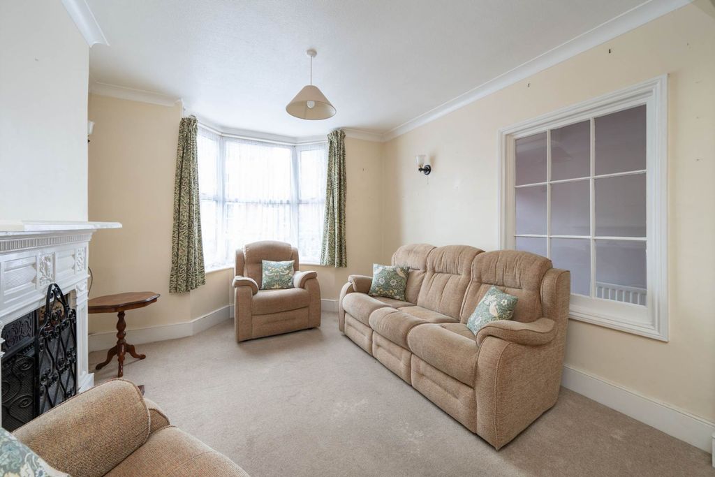 Property photo 3 of 17