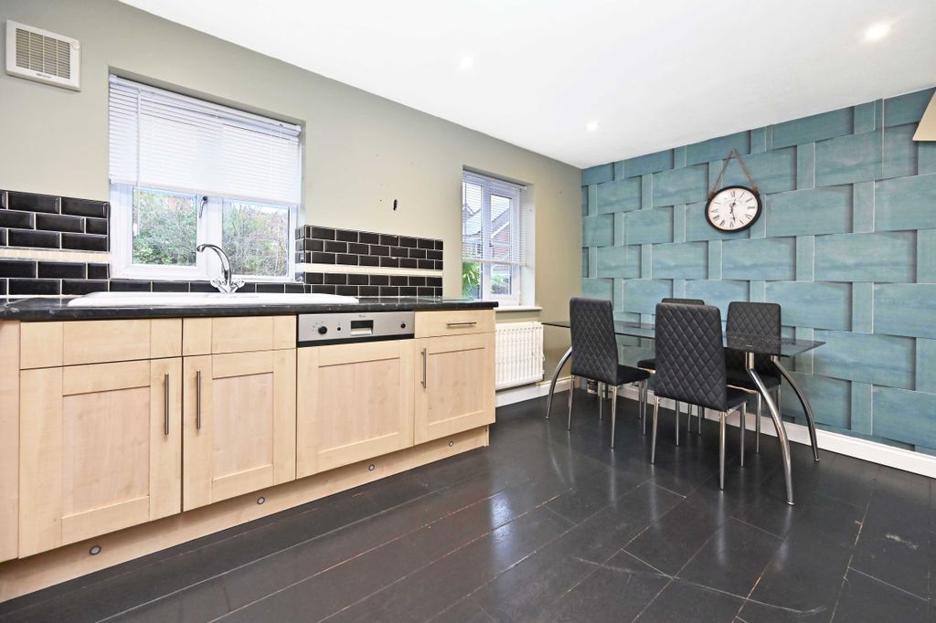 Property photo 2 of 31 Kitchen