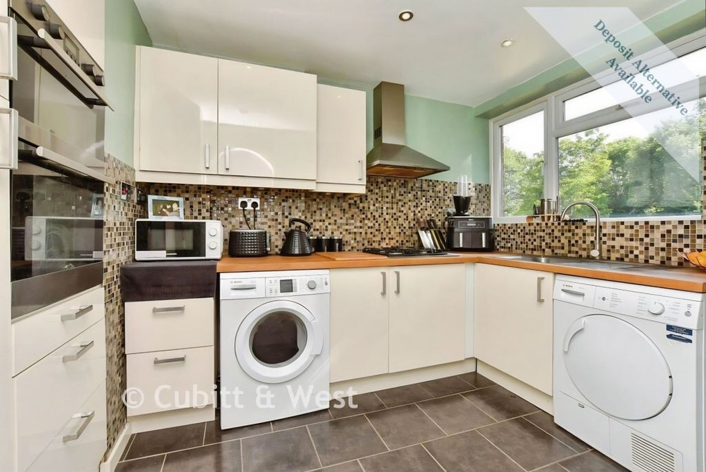 Property photo 2 of 12 Kitchen