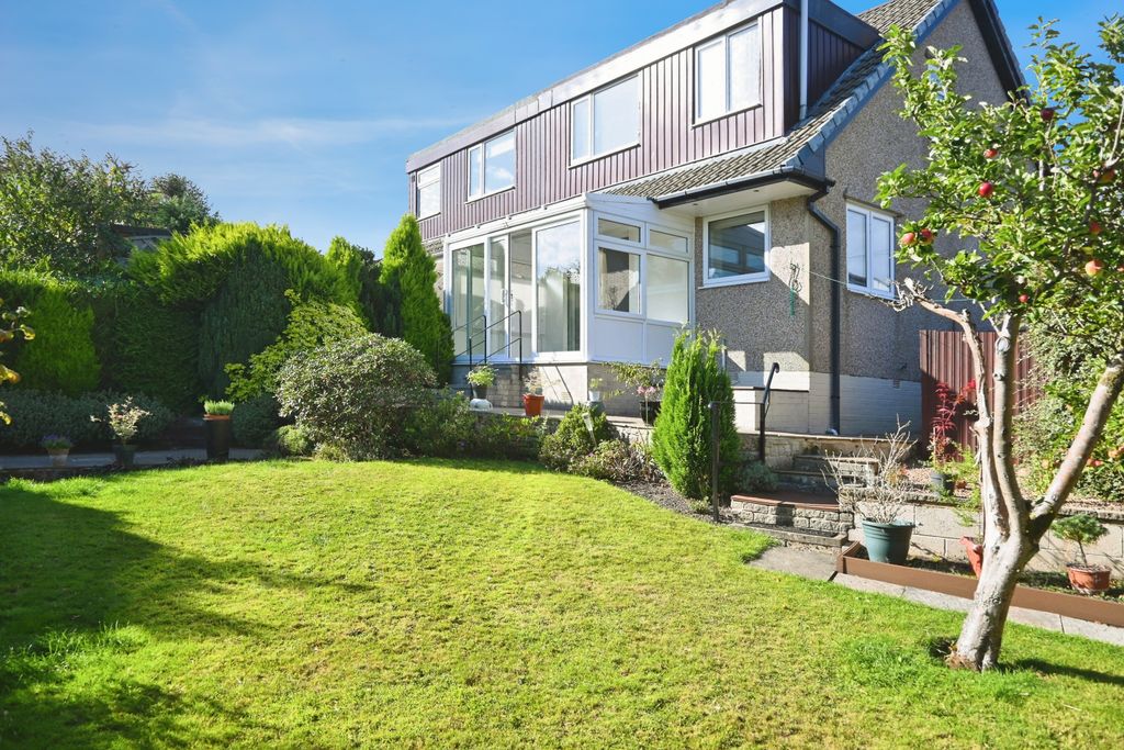 Property photo 2 of 29