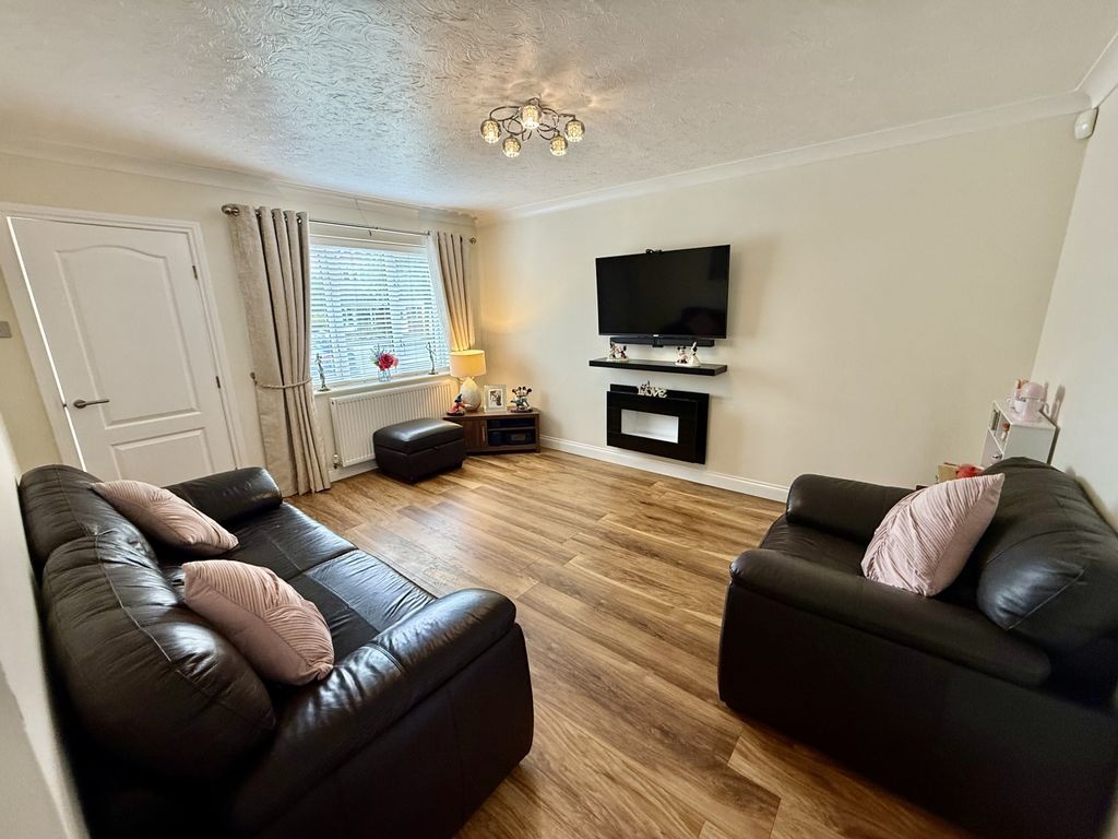 Property photo 3 of 13 Img_4907