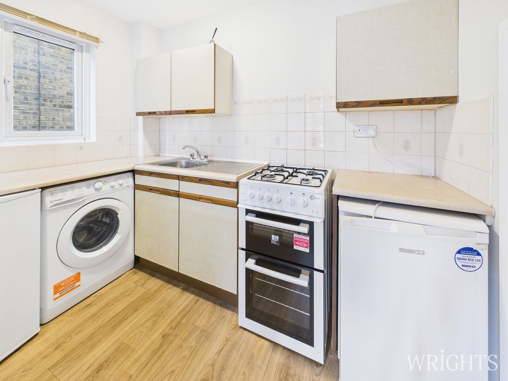 Property photo 2 of 8 Cam05659G0-Pr0042-Still001