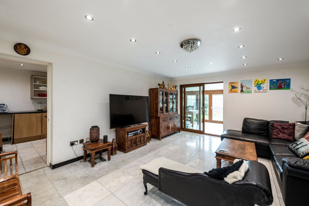 Property photo 3 of 23