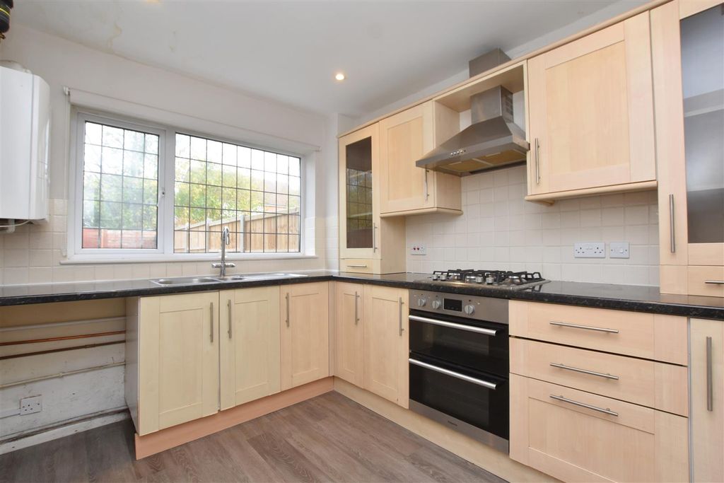 Property photo 3 of 12 Kitchen