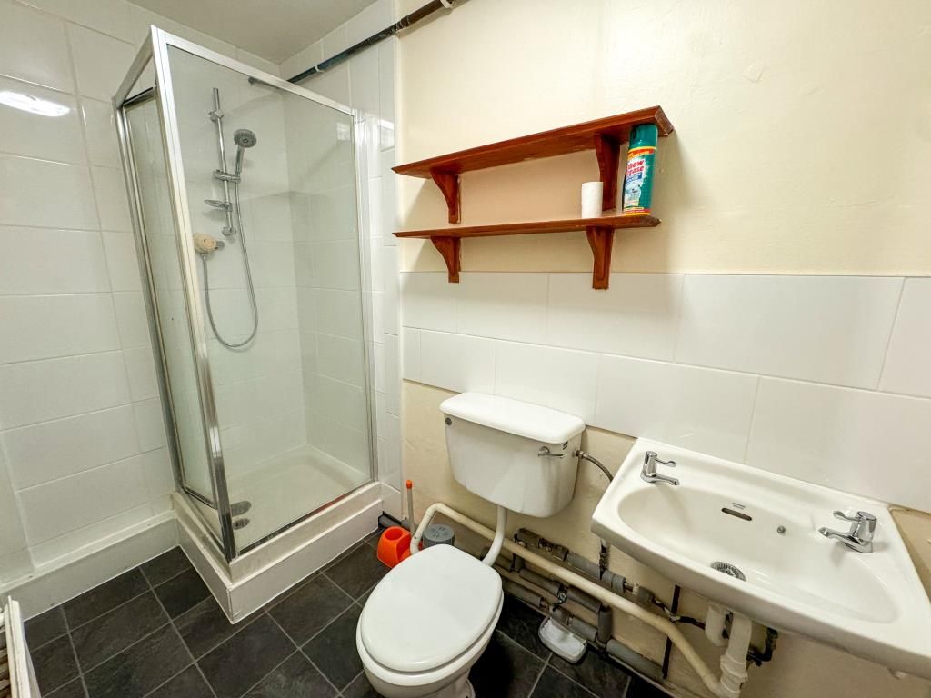 Property photo 3 of 7 Bathroom