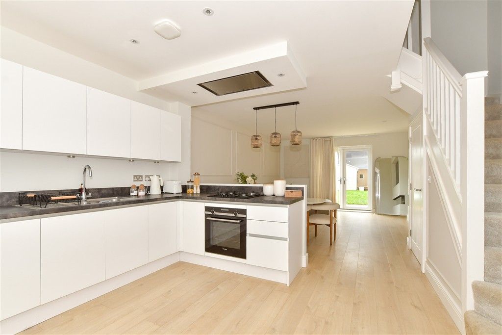 Property photo 2 of 11 Kitchen