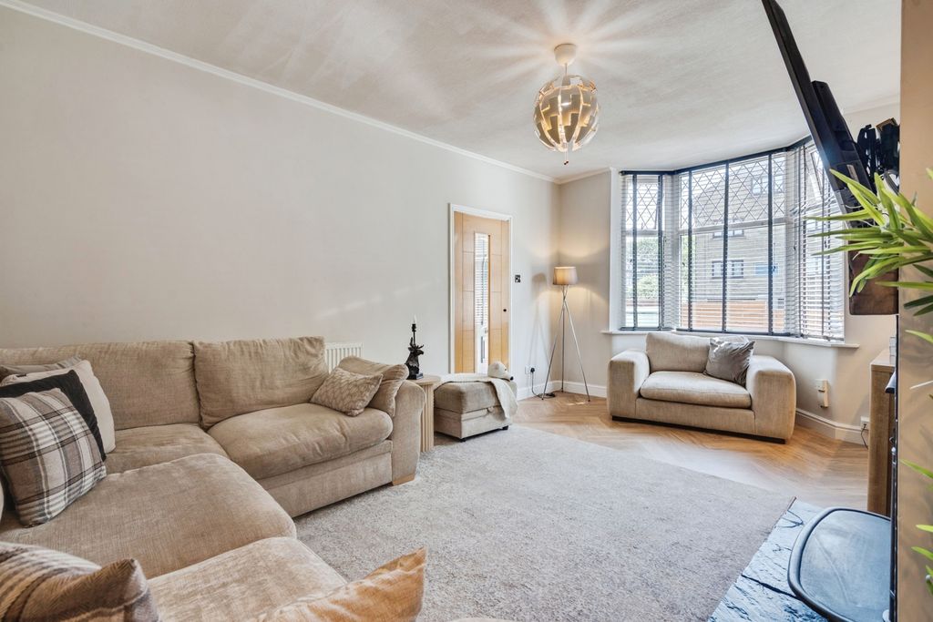 Property photo 3 of 22 Pbox-Img.Jpg
