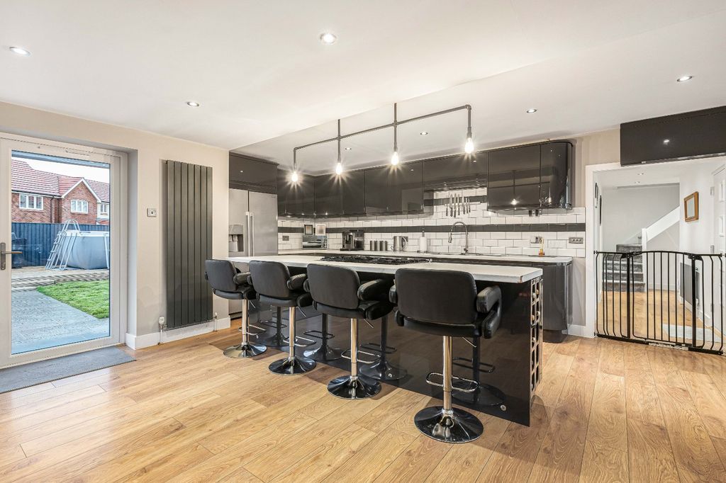 Property photo 3 of 34 Kitchen