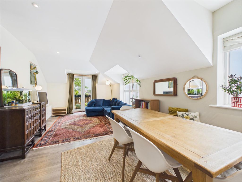 Additional image 7 of 2 bed flat for saleHansler Grove, East Molesey KT8