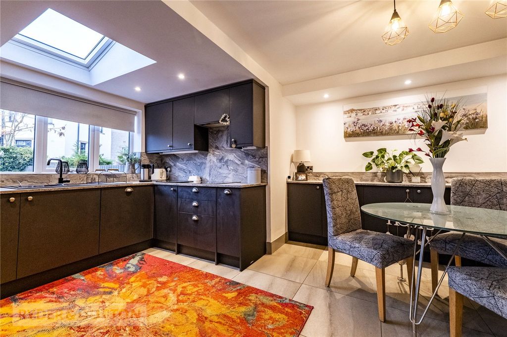 Property photo 3 of 24 Kitchen Diner