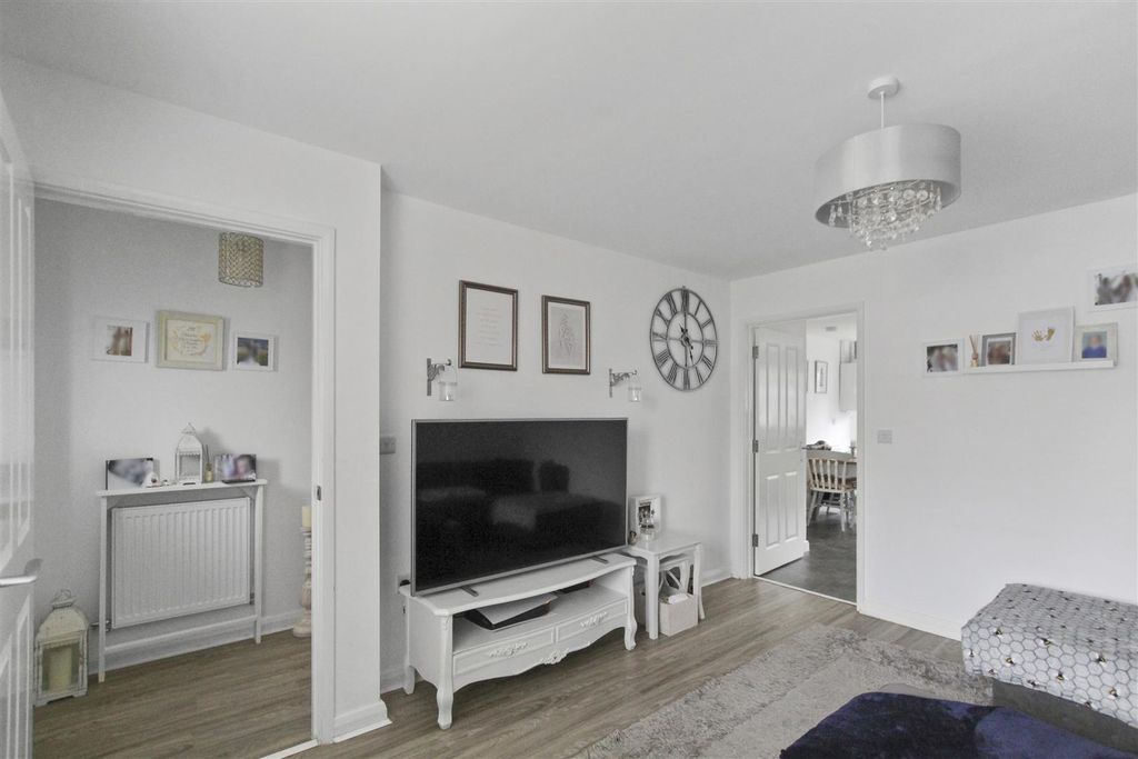 Property photo 2 of 19 Lounge