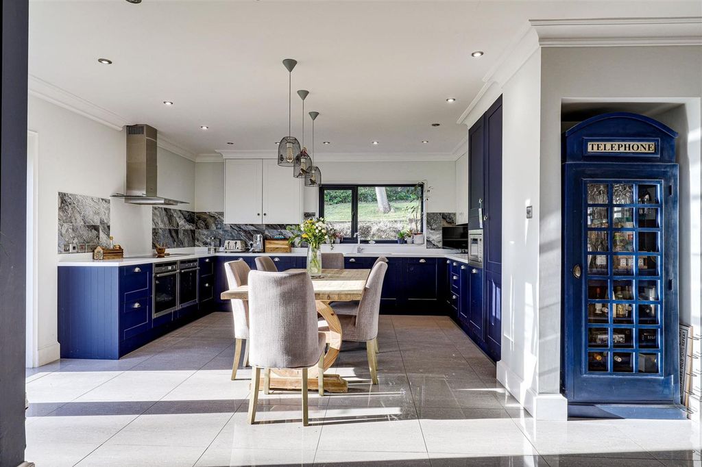 Property photo 3 of 45