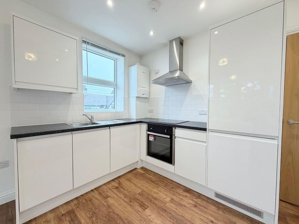 Property photo 2 of 7 Kitchen