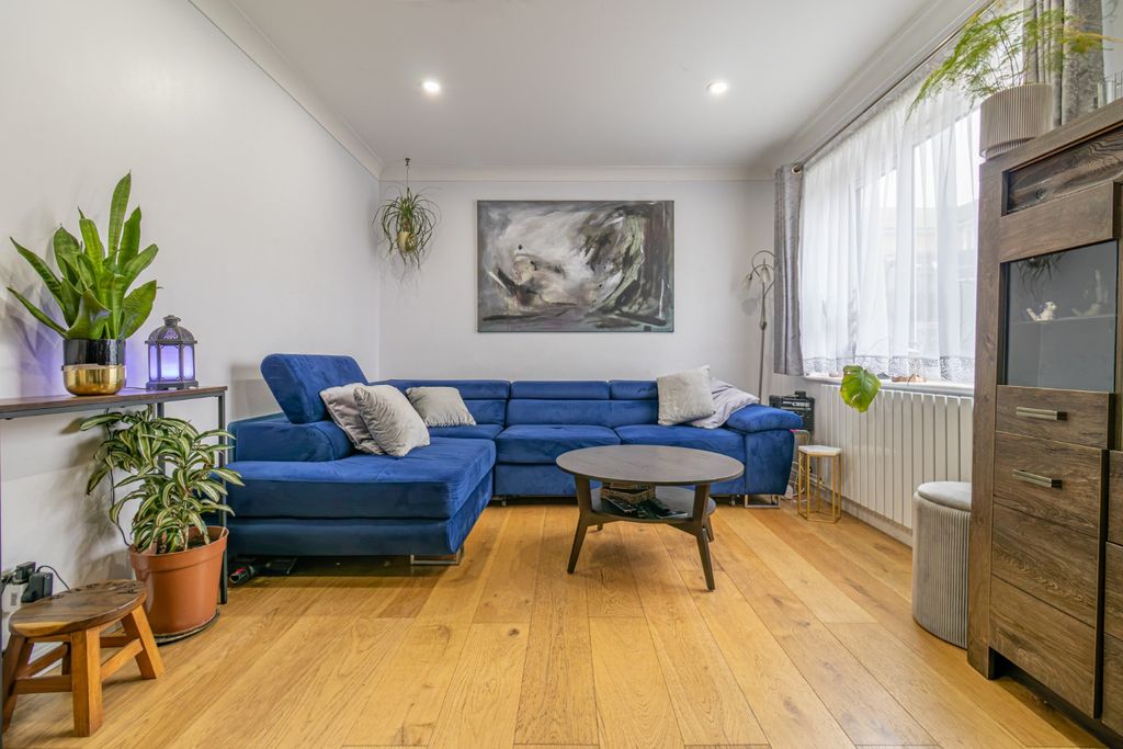 Property photo 3 of 25 3994477