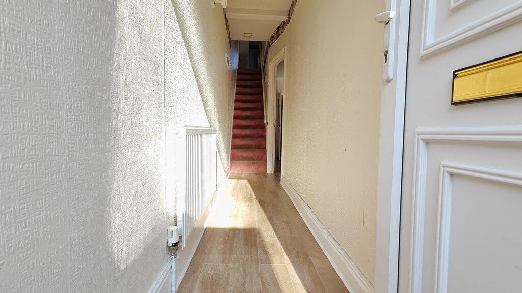 Property photo 3 of 12 108 Lettings