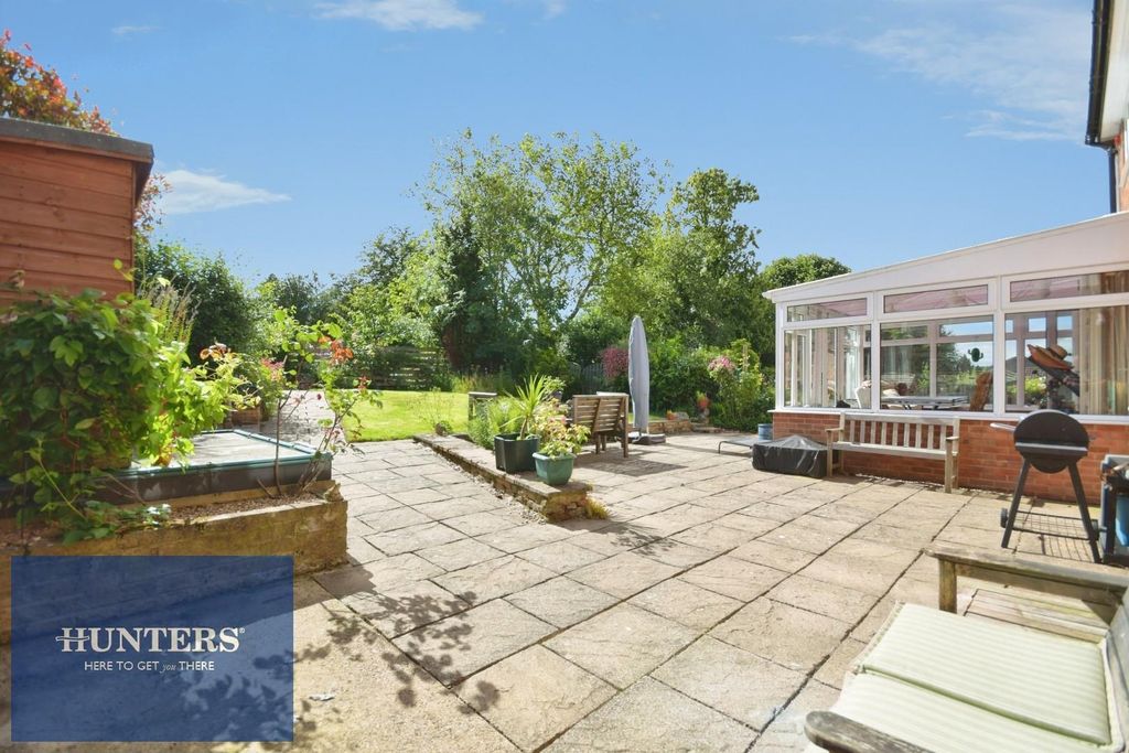 Property photo 3 of 20 Rear Garden 01.Jpg