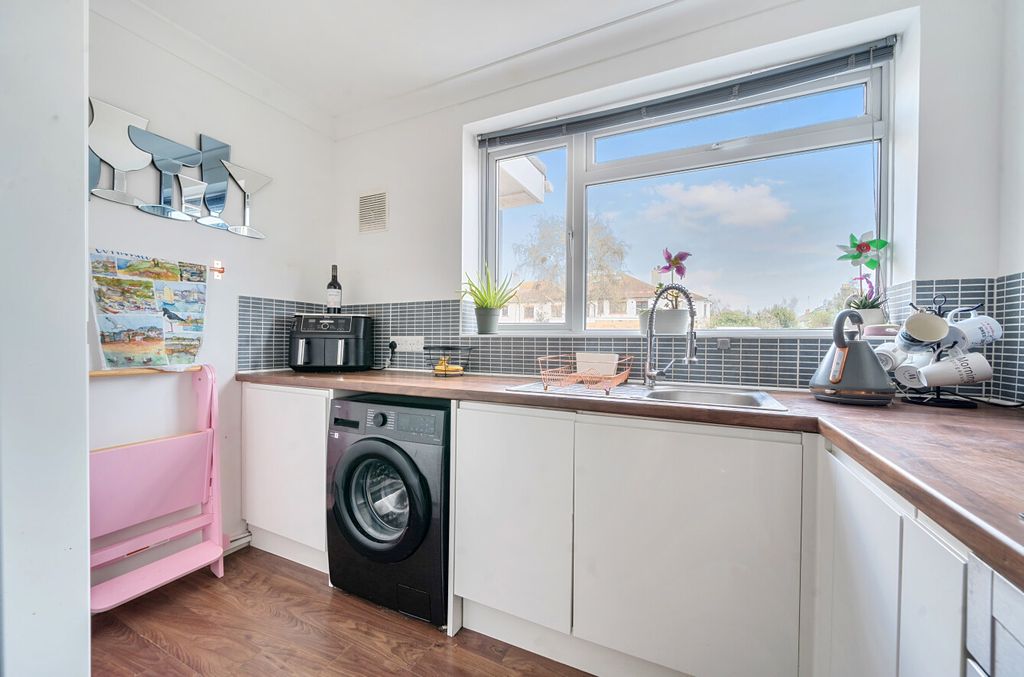 Property photo 3 of 12 1433678-12-69Cbef...