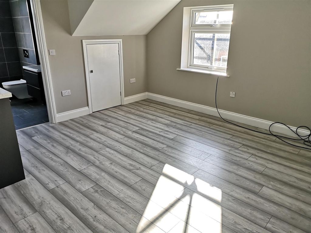 Property photo 1 of 7 Coopers Estate Agents