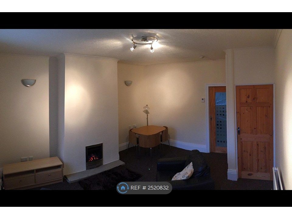 Property photo 3 of 11 Lounge