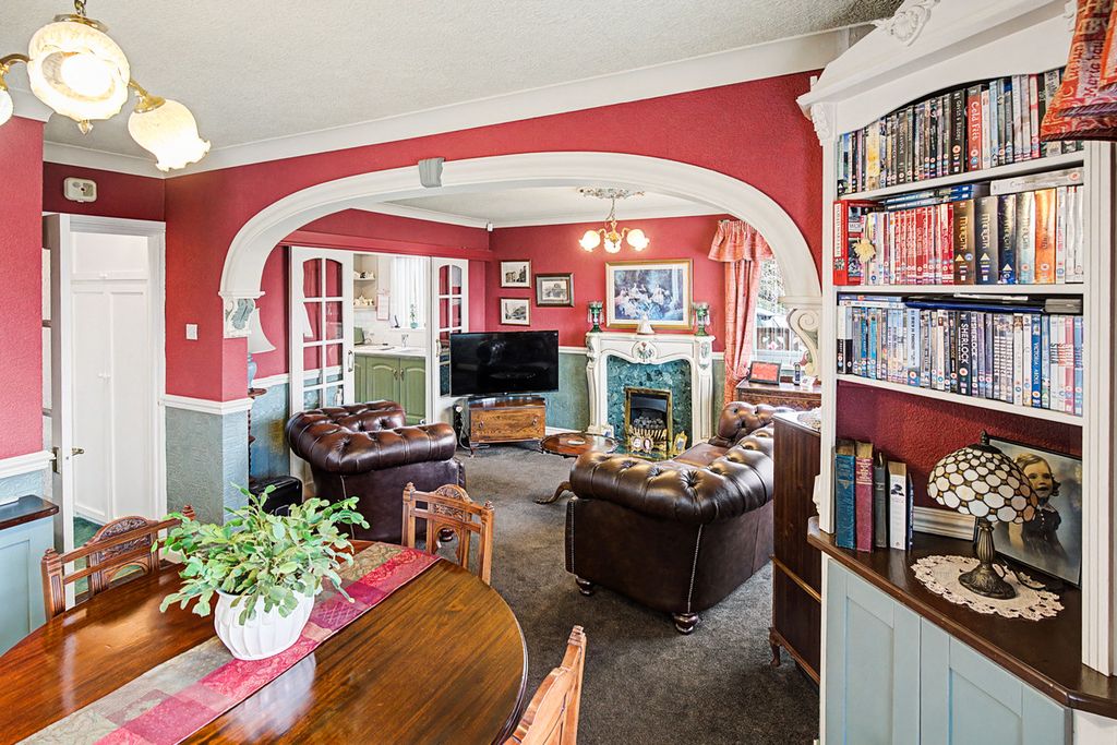 Property photo 3 of 18