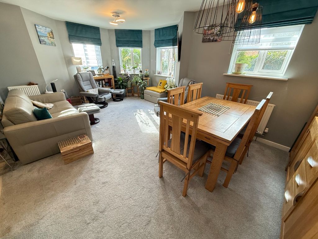 Property photo 3 of 11 4918384