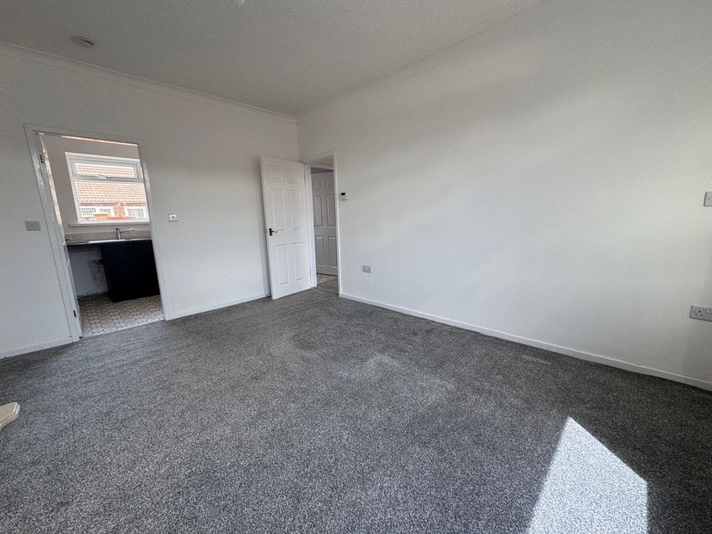 Property photo 3 of 12 c27B579A-4Df2-4326-9d45-De021B4F19A9