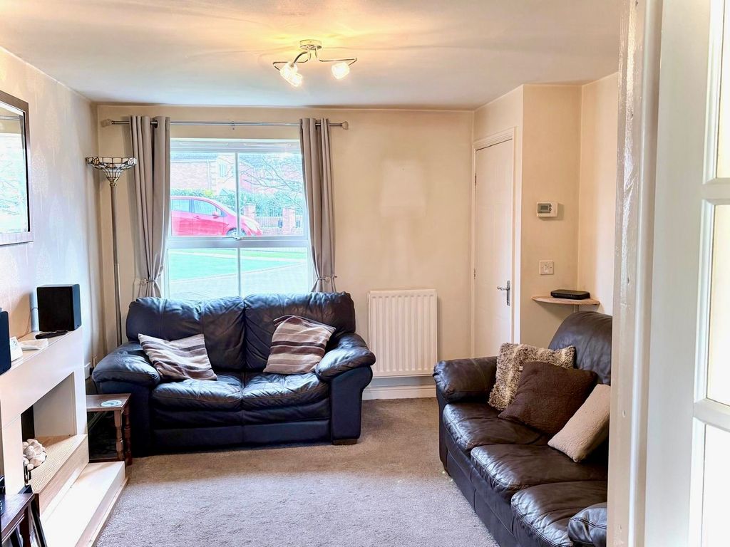 Property photo 3 of 26 Lounge