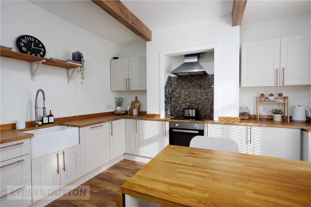 Property photo 3 of 19 Kitchen