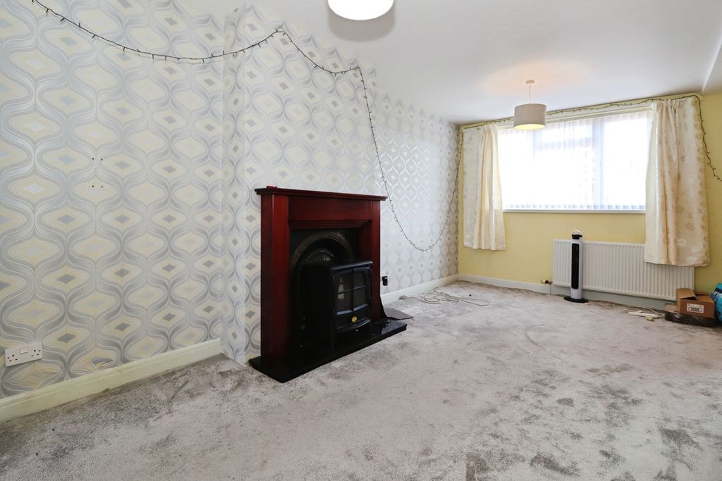 Property photo 3 of 20 Lounge