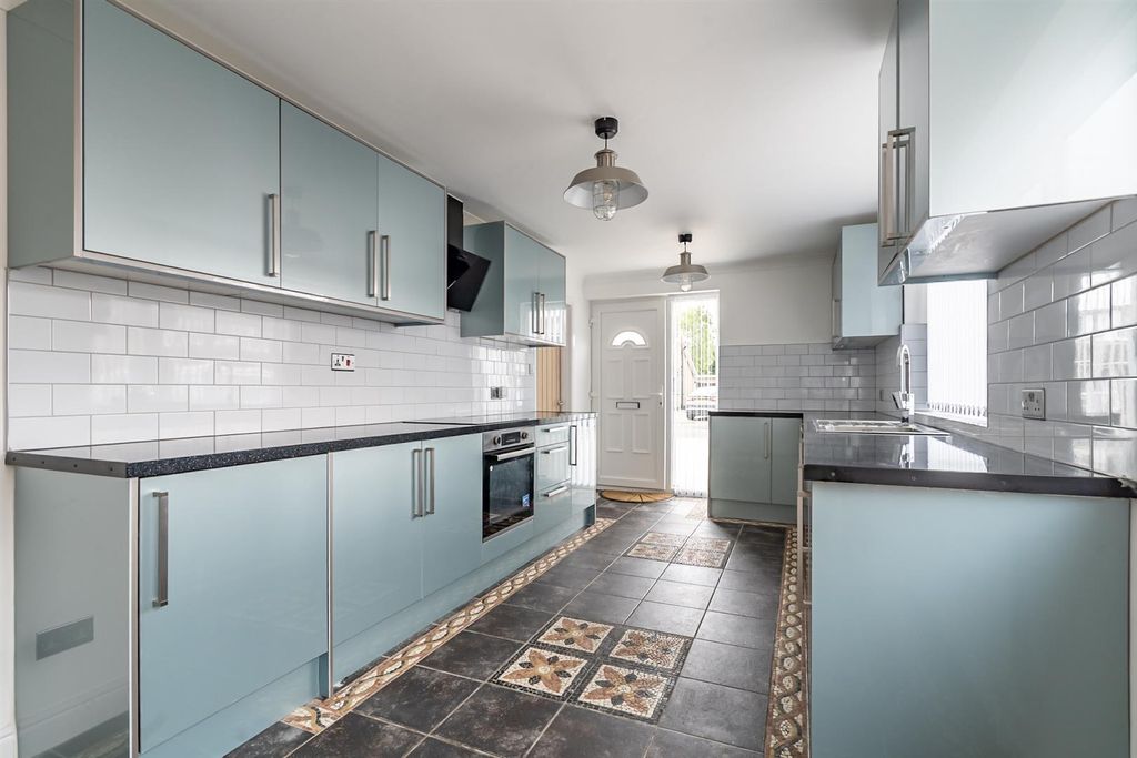 Property photo 2 of 21 Kitchen
