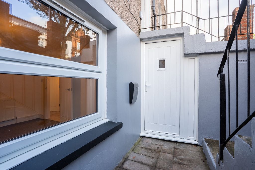 Property photo 2 of 10 4613813