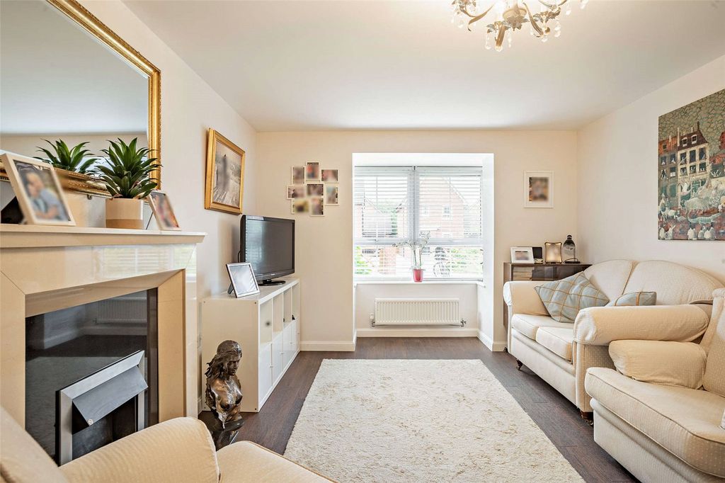 Property photo 3 of 21 Living Room