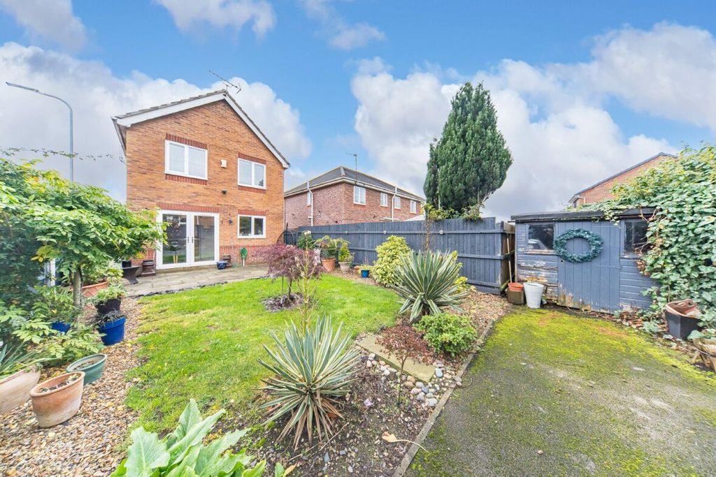 Property photo 2 of 15 18 Caldywood Drive Garden 3.Jpg