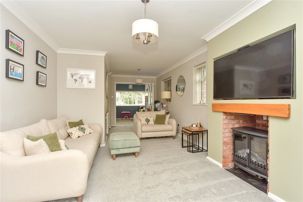 Property photo 3 of 14 Lounge