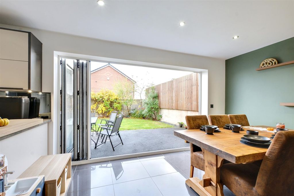 Property photo 2 of 40 Living Dining Area