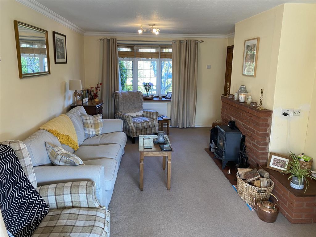 Property photo 2 of 14 Lounge