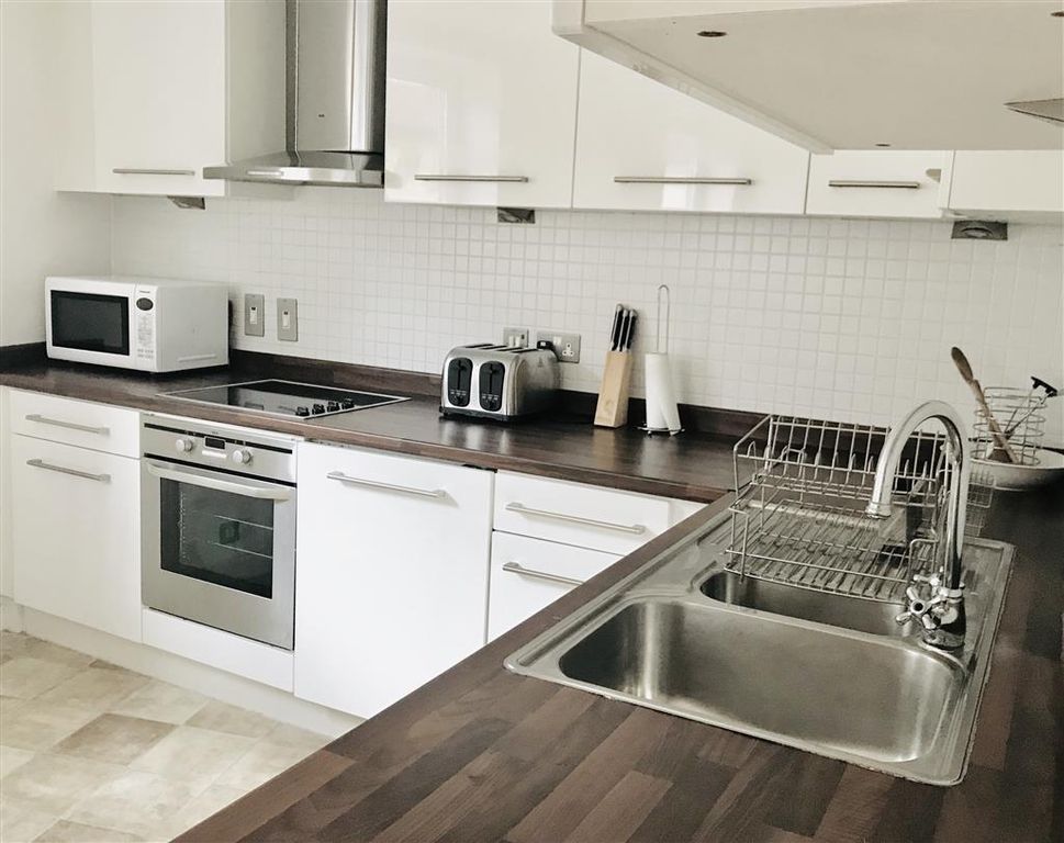 Property photo 3 of 5 Kitchen